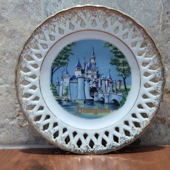 VTG Disneyland Sleeping Beauty Castle Wall Hanging Decorative Plate Disneyland S - Picture 1 of 11